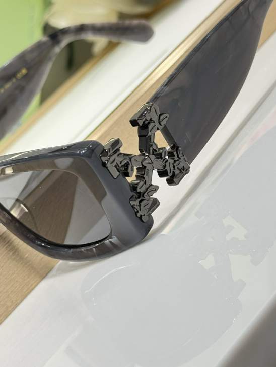 Picture of Off White Sunglasses _SKUfw72644407fw
